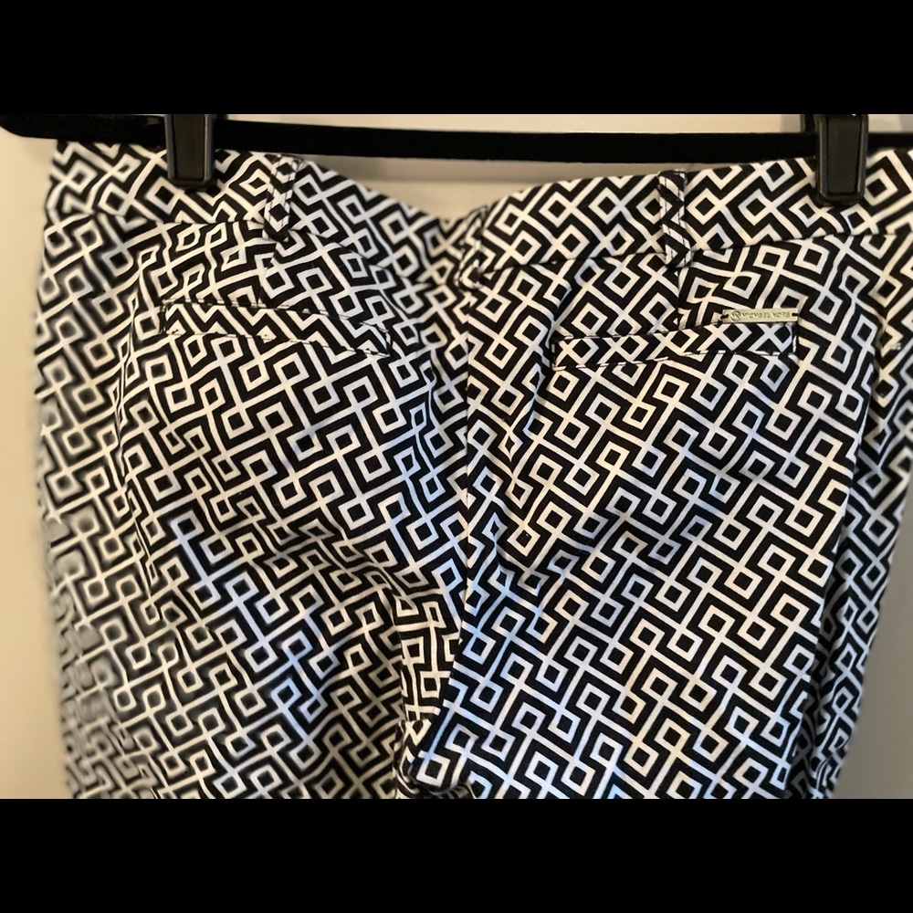 MICHAEL Michael Kors back and white abstract print cropped petite 12 pants.